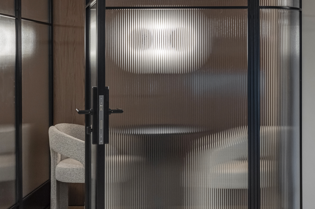 Internal heritage door with reeded glass