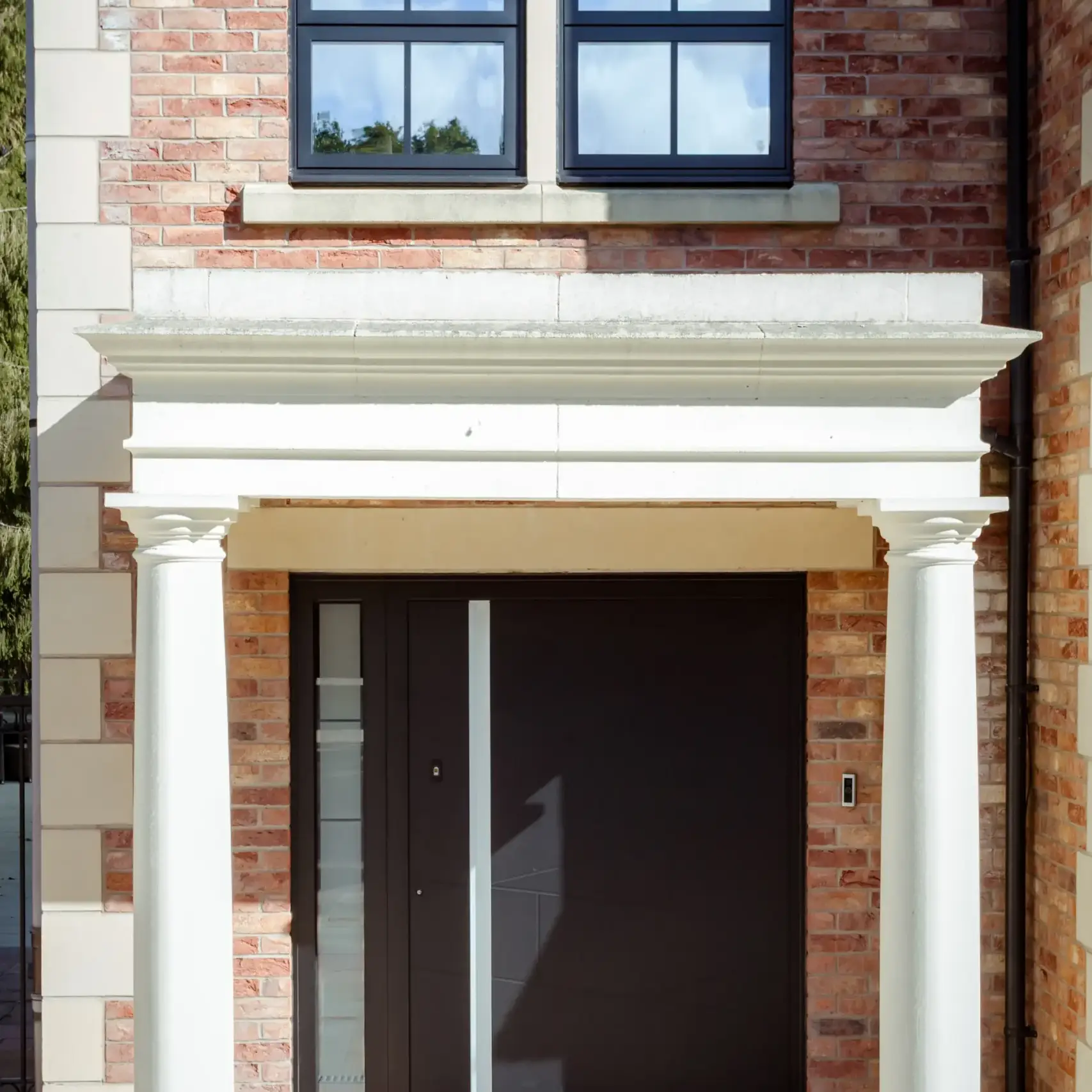 Black geometric S 700 pivot door with LED scaled uai