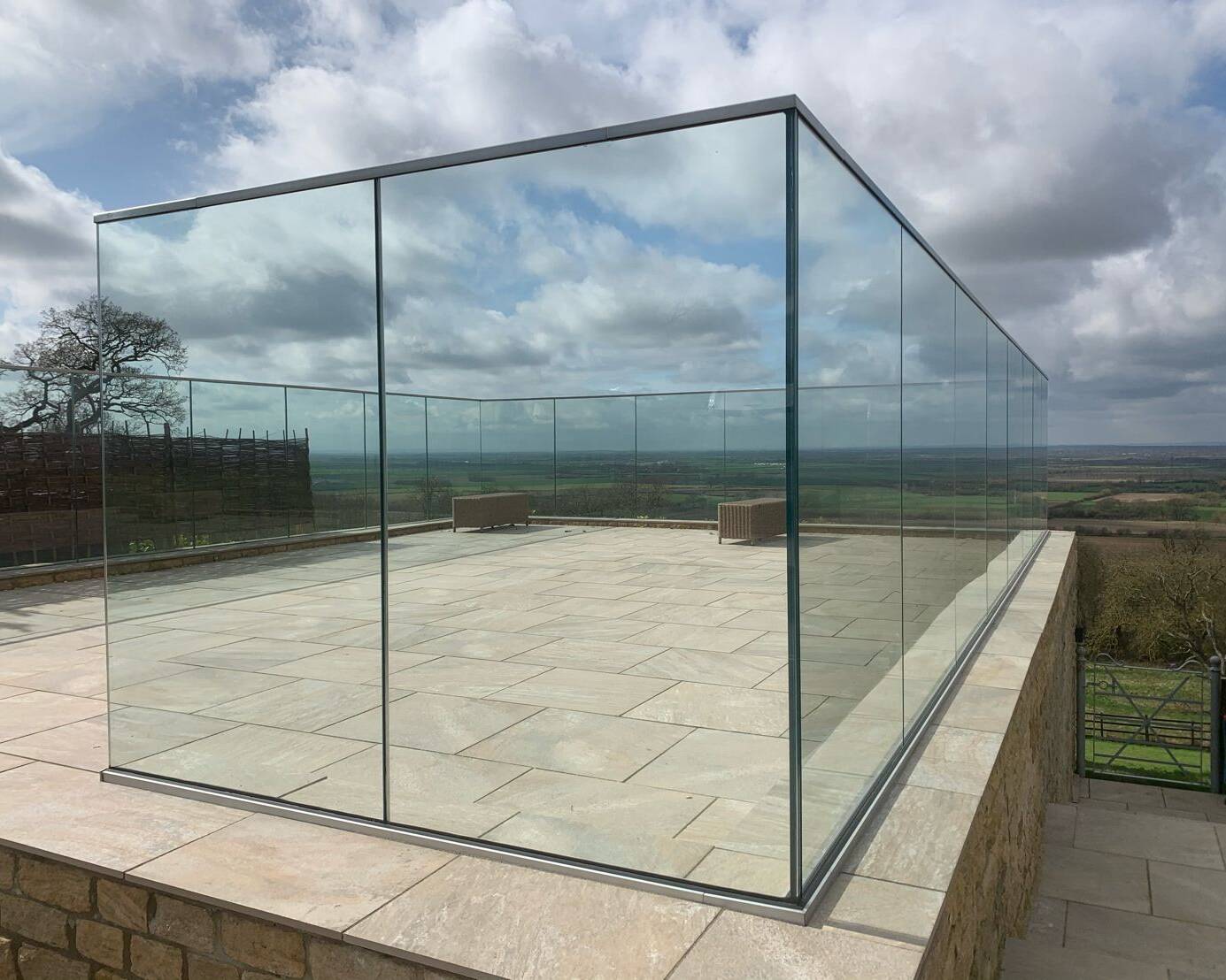 Luxury glass balustrade system